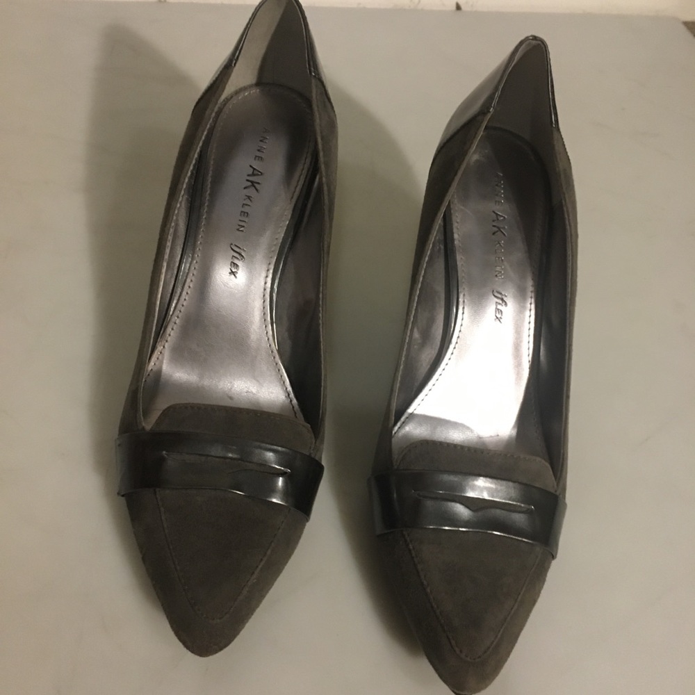 Anne Klein grey suede pointed toe pumps